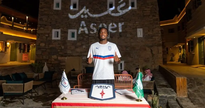 أبها السعودي يعزز هجومه بضم البلجيكي باتشواي مهاجم تشيلسي السابق