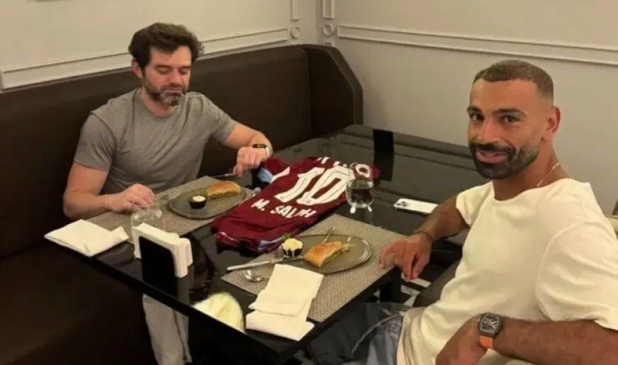 «بقلاوة وقميص طرابزون».. صورة محمد صلاح مع وكيله تثير حماس جماهير النادي التركي