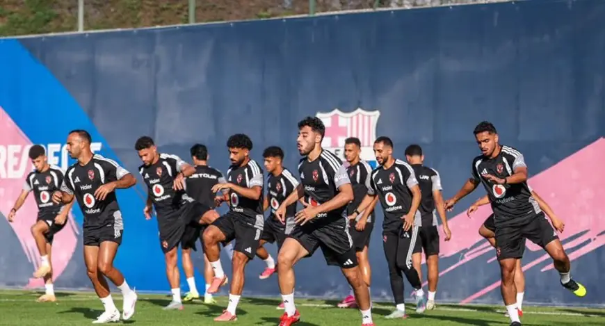 الأهلي يكثف تحضيراته في مرانه الرئيسي اليوم لمواجهة برشلونة المرتقبة