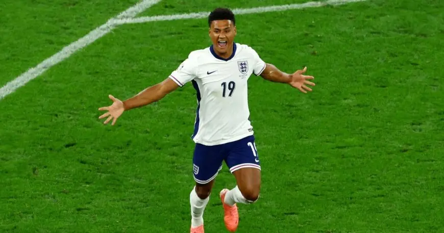 أستون فيلا في انتظار العرض الرابع من الهلال لضم مهاجم الفريق