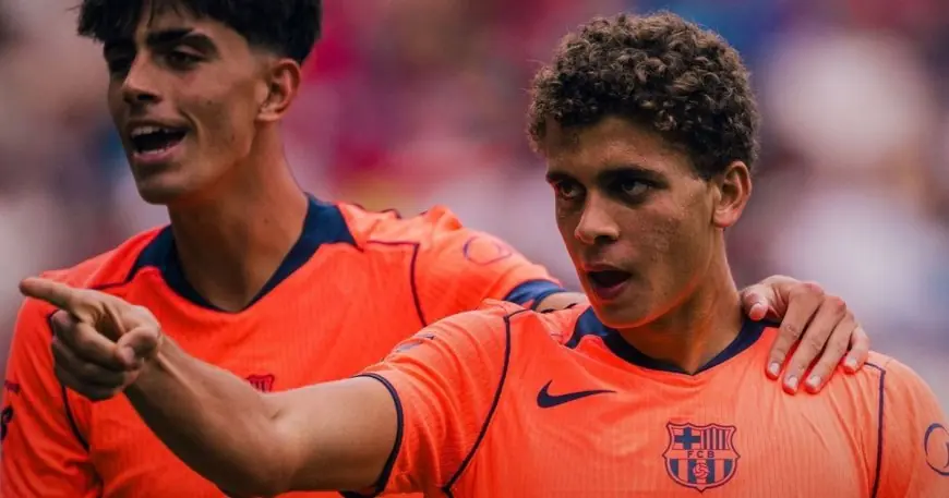 حمزة عبد الكريم يتألق في قيادة هجوم برشلونة أمام الأهلي في كأس جوان غامبر