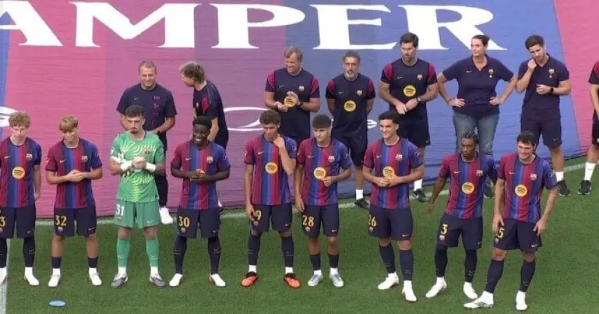 قبل مواجهة الأهلي.. حمزة عبد الكريم يتصدر لاعبي برشلونة خلال عرض الفريق للجماهير «صور وفيديو»