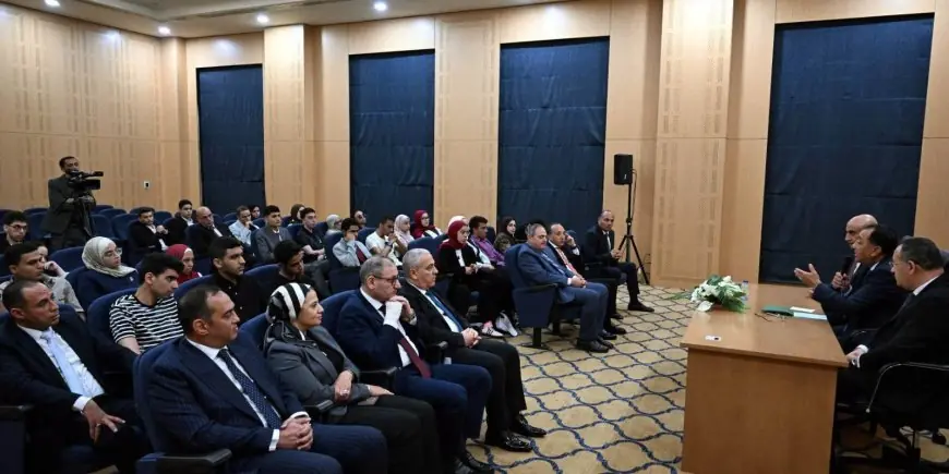 مدبولي يحفز أوائل الثانوية: أتطلع لرؤيتكم تتقلدون منصب رئيس الوزراء ووزراء المستقبل