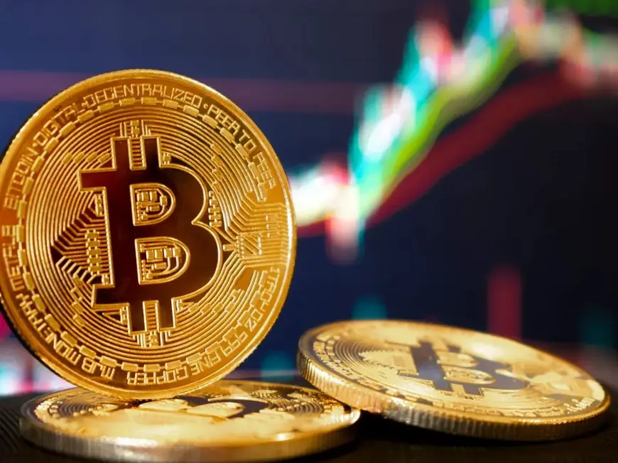 سعر بيتكوين يسجل أعلى مستوياته منذ يونيو بتجاوزه 71 ألف دولار