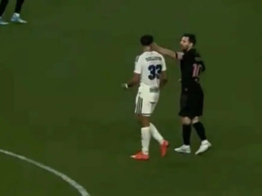 ميسي يصدم لاعب فيلادلفيا البالغ من العمر 16 عامًا في مواجهة مثيرة مع إنتر ميامي ماذا حدث؟