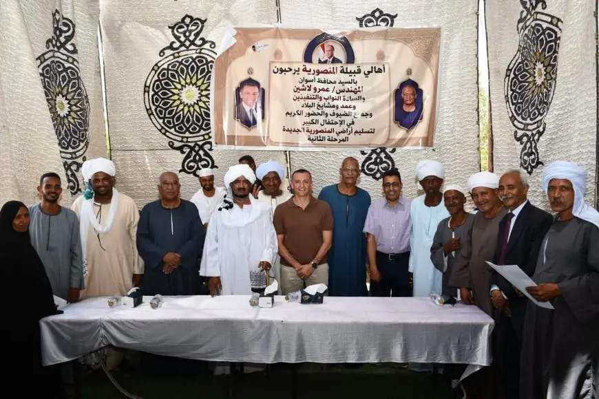 بعد 20 عامًا من الانتظار محافظ أسوان يوزع عقود أراضي المنصورية الجديدة للمستحقين