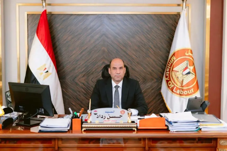 وزارة العمل تطلق لائحة جديدة لحماية الأجور وتنظيم ساعات العمل والعقود والترقي في القطاع الخاص