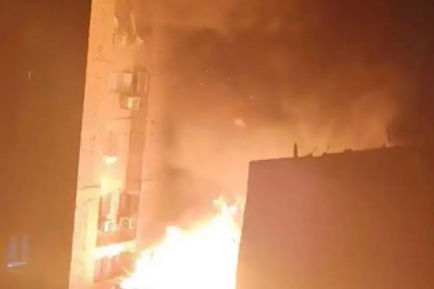 حريق هائل يلتهم 600 سيارة في ساحة للشرطة الإسرائيلية قرب الخليل