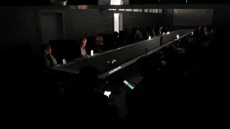 انقطاع التيار الكهربائي عن البرلمان الإيراني أثناء مناقشة أزمة الكهرباء