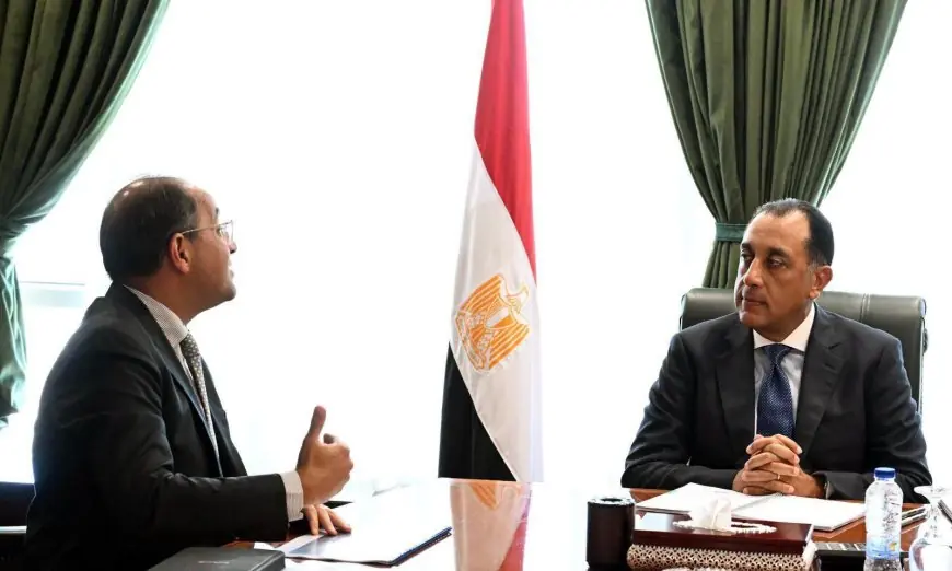 مدبولي يشرف على تحسين الخدمات الضريبية وتفعيل التحول الرقمي في وزارة المالية