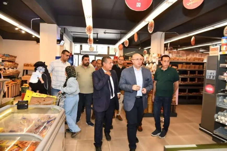 محافظ الفيوم يزور منافذ السلع ومخابز العيش البلدي بأبشواي لتعزيز جودة الخدمات المحلية