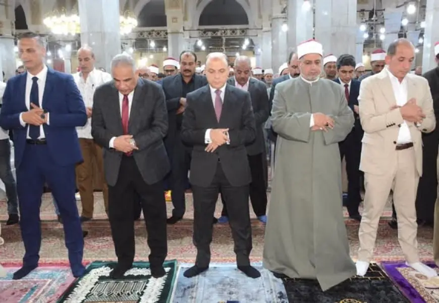 محافظ الغربية يشارك في احتفالات مولد النبي بالمسجد الأحمدي بطنطا