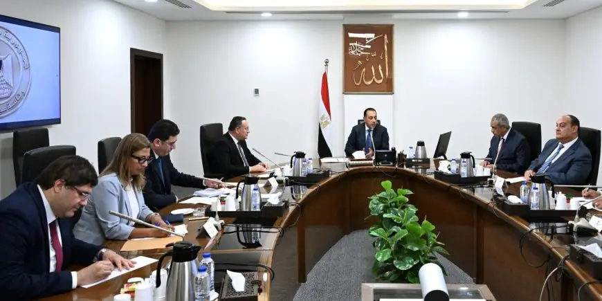 رئيس الوزراء يعزز تطوير نظام عمل الطلاب الوافدين: متابعة مستمرة وجهود فعّالة