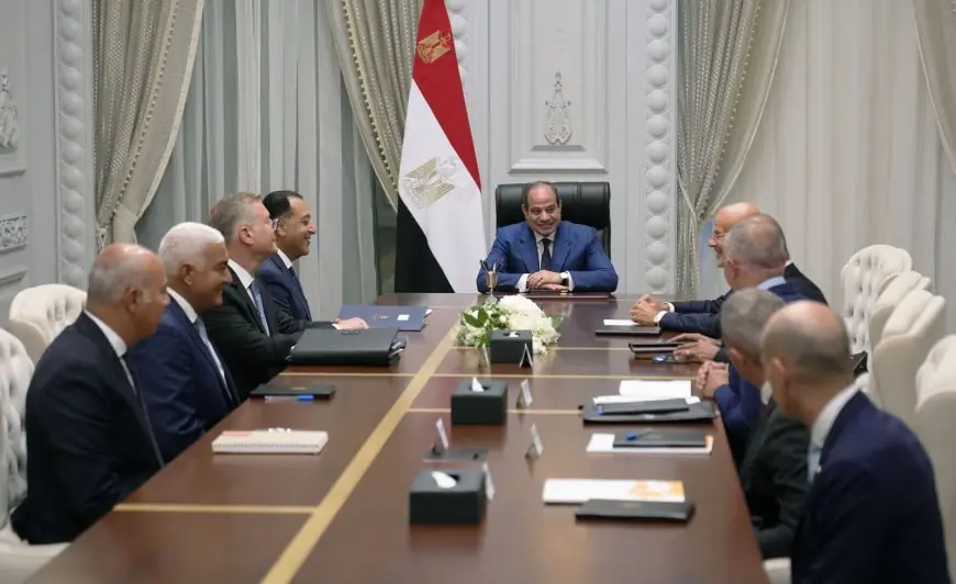 الرئيس السيسي يلتقي بمدير إيني التنفيذي لبحث التعاون المصري الإيطالي