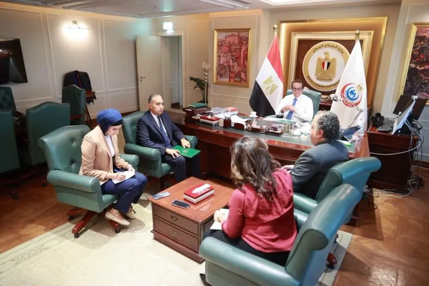 وزير الصحة المصري يناقش تعزيز التعاون الصحي مع سفير مصر في أوغندا