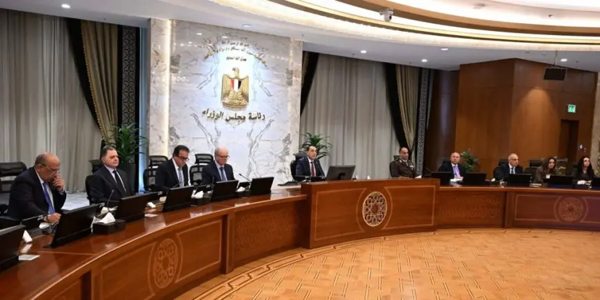 الحكومة تُقِرُّ بنظام العمل عن بُعد ليوم الأحد أسبوعيًا في سبتمبر