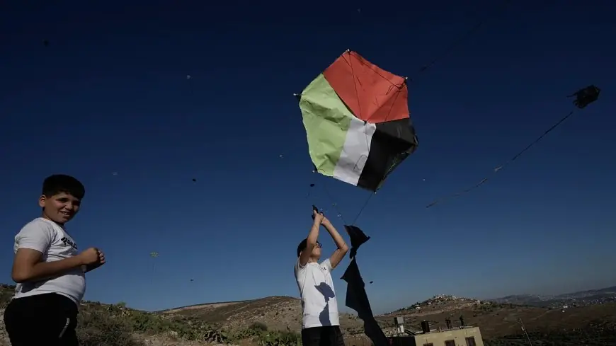 استمرار رعب الطائرات الورقية في إسرائيل وكاتس يتوعد المسئولين عن الهجمات
