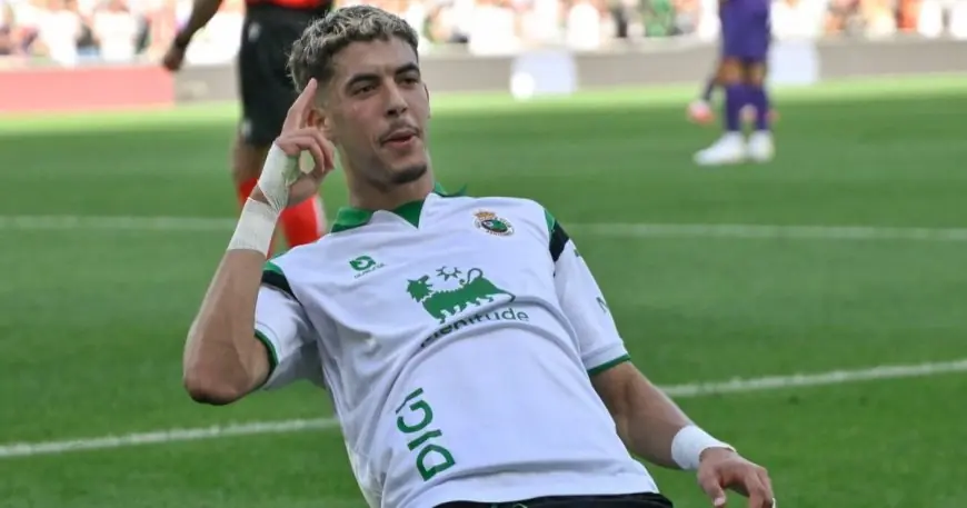 المغربي زابيري يصنع التاريخ في راسينغ بهاتريك مذهل في 21 دقيقة بالدوري الإسباني