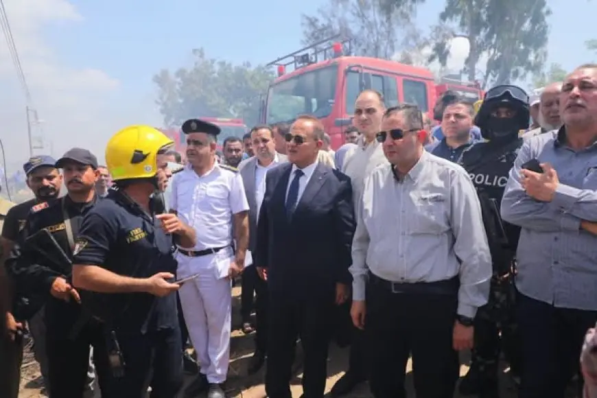 محافظ دمياط يشرف على عمليات إخماد حريق مصنع المشبك بكفر البطيخ