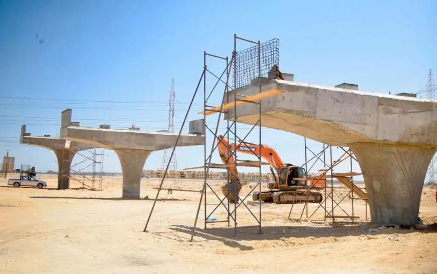 وزيرة الإسكان تستعرض أحدث تطورات المشاريع وملفات العمل بمدينة السويس الجديدة