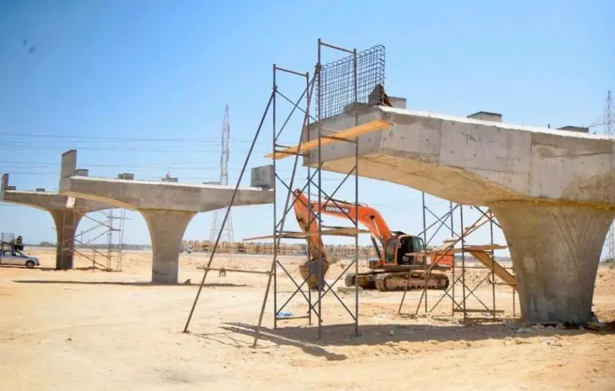 وزيرة الإسكان تستعرض أحدث تطورات العمل والمشروعات في مدينة السويس الجديدة