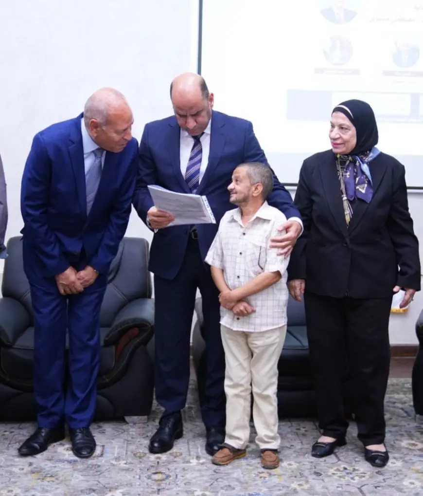وزير العمل يسلم عقود عمل لذوي الهمم ويكرّم الشباب بشهادات تدريب مهني
