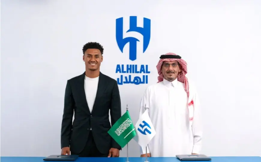 الهلال يضم أولي واتكينز لتعزيز هجومه بشكل رسمي