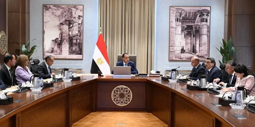 رئيس الوزراء يناقش استعدادات زيارة الرئيس الصيني التاريخية لمصر