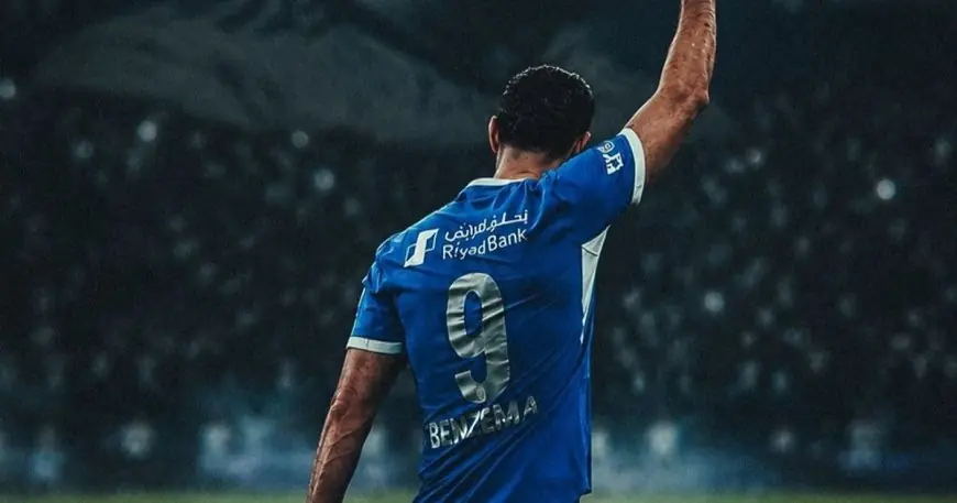 كريم بنزيما يختتم مسيرته مع الهلال ويشير إلى مواصلة اللعب في الملاعب