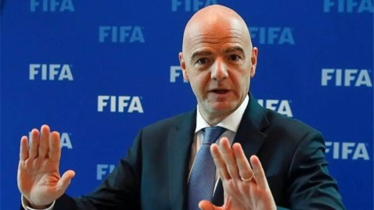جياني إنفانتينو يواجه دعوى أمام لجنة الأخلاقيات في فيفا بسبب اتهامات بخرق مبدأ الحياد.