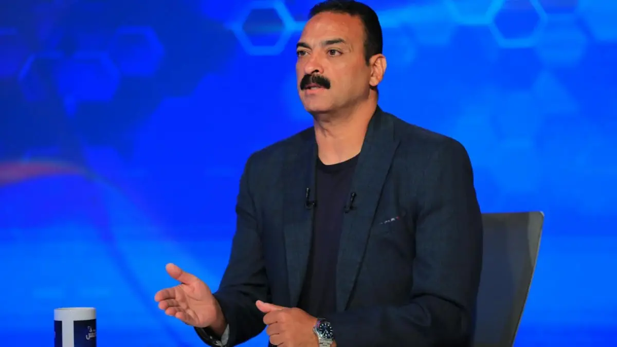 عمرو الحديدي يستبعد رحيل الحسين عموتة عن تدريب الأهلي حتى مع الخسارة أمام الزمالك