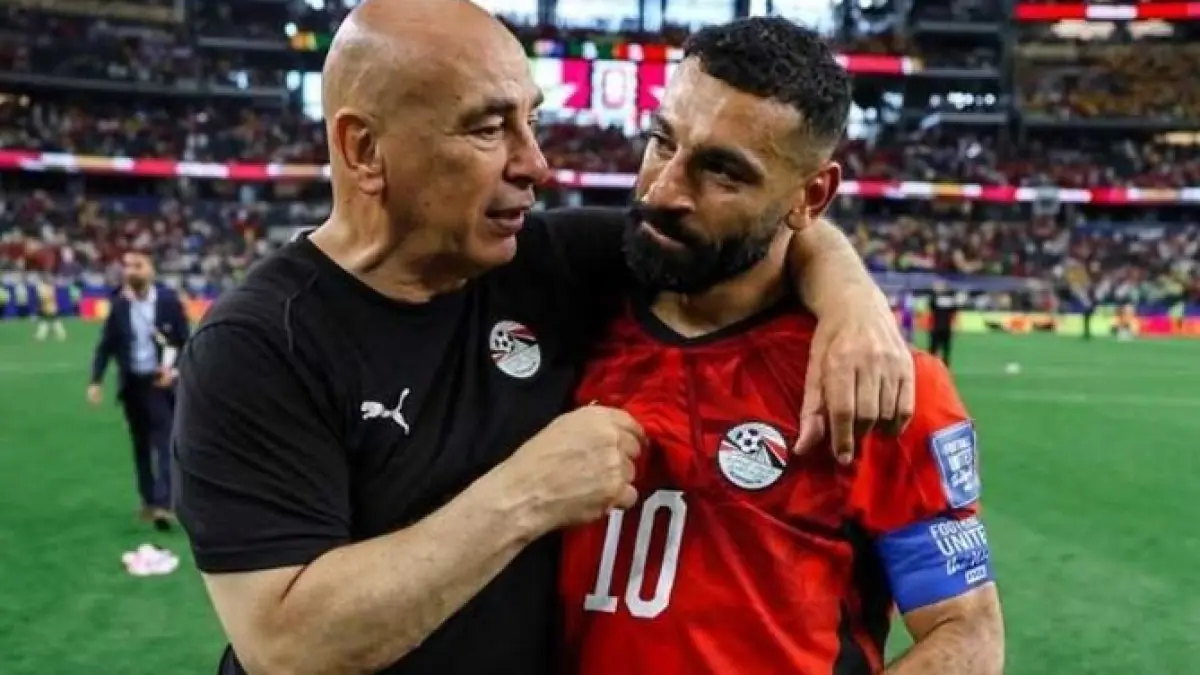 بعد حادثة «أنجولا».. هل انتهى «شهر العسل» بين محمد صلاح وحسام حسن؟