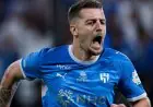 الهلال يسيطر على الشوط الأول بهدفين رائعين من سافيتش وسامرفيل ضد الأهلي