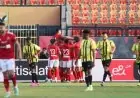 الأهلي يتصدى لذئاب الجبل في قمة الكبار بالدوري الممتاز