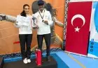 وزير الرياضة يهنئ البطلة سارة حسني على إنجازها التاريخي في كأس العالم لسلاح الشيش