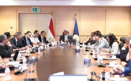 وزير السياحة والآثار يقود أول اجتماع لتحضيرات مصر لكسوف الشمس الكلي أغسطس 2027