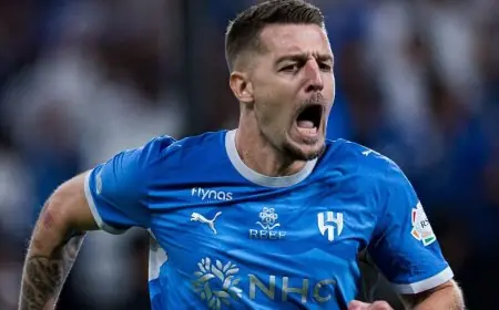 الهلال يسيطر على الشوط الأول بهدفين رائعين من سافيتش وسامرفيل ضد الأهلي
