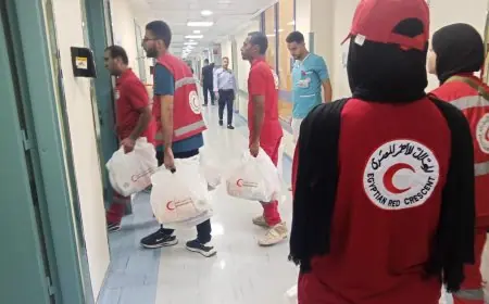 الهلال الأحمر يعزز الدعم النفسي والإغاثي لأسر ضحايا ومصابي حادث جنوب سيناء المأساوي