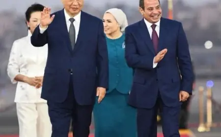 الرئيس السيسي وقرينته يودعان الرئيس الصيني وقرينته بعد انتهاء زيارتهما الرسمية لمصر