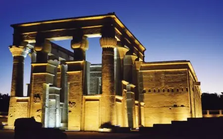 التعامد الشمسي النادر يجذب الأنظار إلى معبد هيبس في الوادي الجديد