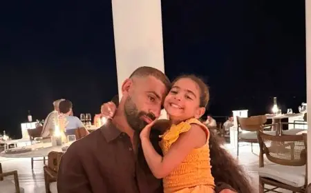 محمد صلاح يستمتع بوقته مع مكة وكيان في إجازة بعد ولادة طفله الجديد