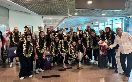 وزارة الرياضة واتحاد الطائرة يستقبلان بطلات مصر بالورود في مطار القاهرة بعد فوزهن بالبطولة الأفريقية