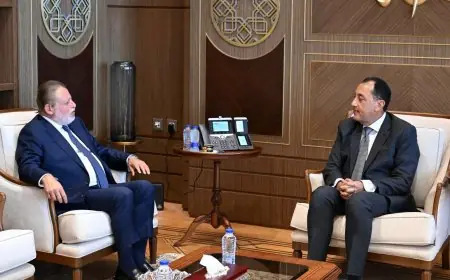 مدبولي ومحافظ البنك المركزي يناقشان خطط تعزيز التدفقات الدولارية لدعم نمو الصناعة