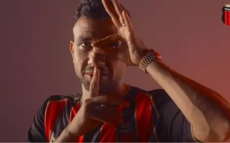 تريزيجيه يغادر مباراة الرياض والخليج بسبب الإصابة