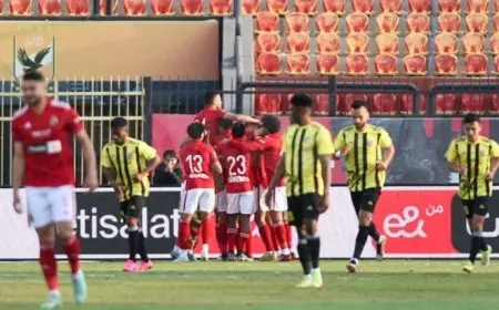 الأهلي يتصدى لذئاب الجبل في قمة الكبار بالدوري الممتاز