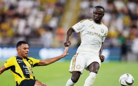 مرشحان من الدوري السعودي يتنافسان على الكرة الذهبية 2026