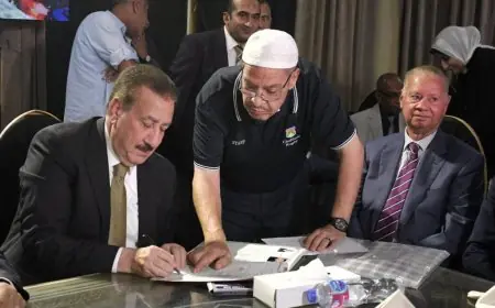 محافظ بورسعيد يدعم عروساً يتيمة في حفل زفافها بدلاً من والدها