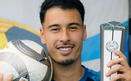 تألق مارتينيلي وفشل بلعيد في مواجهة الهلال ضد التعاون