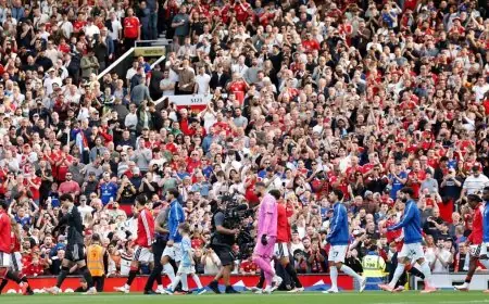 جماهير مانشستر يونايتد تشتعل ضد الإدارة بسبب معركتها ضد السوق السوداء
