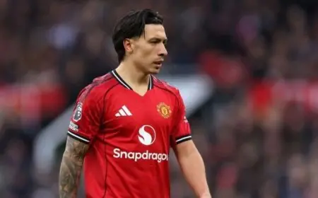 مارتينيز ينتقد قرارات الحكم بعد هزيمة مانشستر يونايتد أمام مانشستر سيتي
